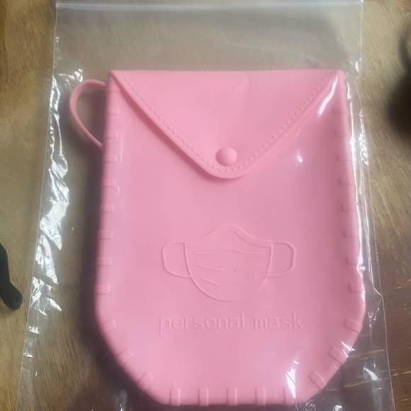 Silicone mask cases in 3 colours pink green blue - Picture 4 of 7